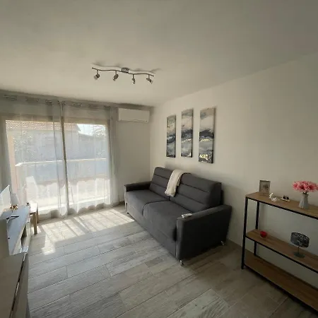 Appartement De Charme A 2 Min De La Plage Vallauris Buitenkant foto