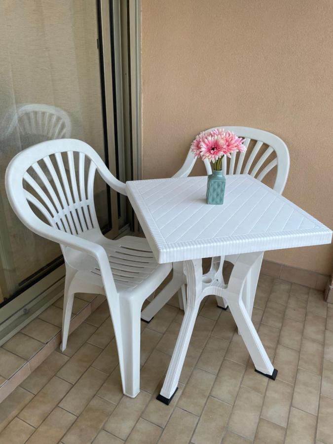 De Charme A 2 Min De La Apartment
